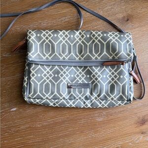 Petunia Pickle Bottom Gray and Cream Corssbody diaper bag